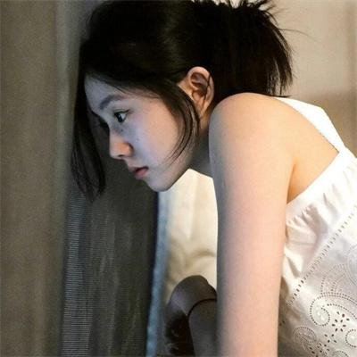 闭上眼睛活着很容易